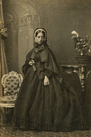 „Her Majesty“ Foto: C. Silvy, vor 1885, Porchester Terrace Bayswater, Hawaii, Abzug auf Untersatzkarton, 10 x 7 cm, MFK, Inv.Nr. FO-104-1-10